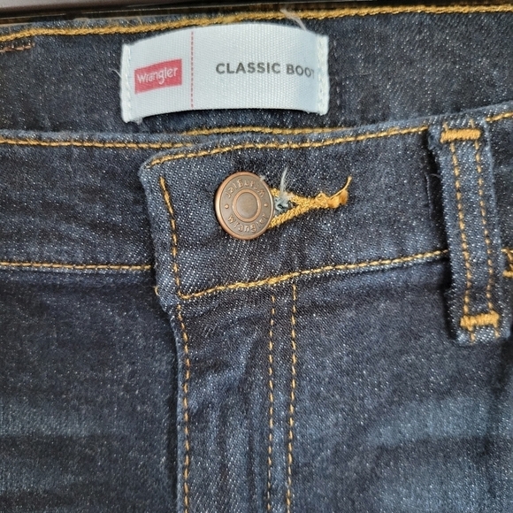 Wrangler Boy's Classic Boot Dark Wash Jeans Size 12 Regular - Picture 3 of 5